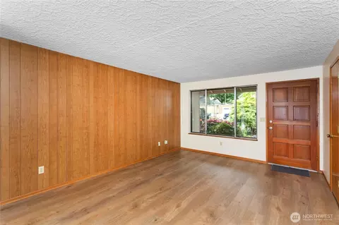 Living - 1900 E St, Vancouver, WA 98663 photo 2 of 4