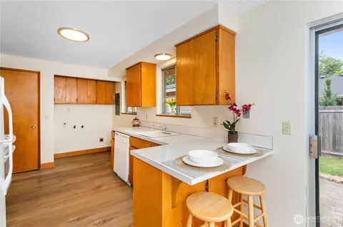Kitchen - 1900 E St, Vancouver, WA 98663 photo 5 of 7
