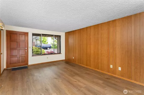 Living - 1900 E St, Vancouver, WA 98663 photo 3 of 4