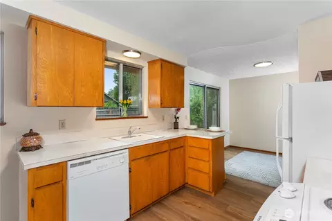 Kitchen - 1900 E St, Vancouver, WA 98663 photo 7 of 7