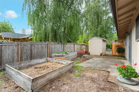 Exterior - 1900 E St, Vancouver, WA 98663 photo 3 of 17