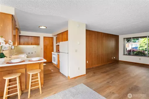 Living - 1900 E St, Vancouver, WA 98663 photo 1 of 4