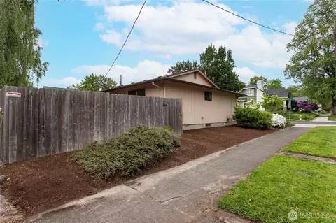 Exterior - 1900 E St, Vancouver, WA 98663 photo 8 of 17