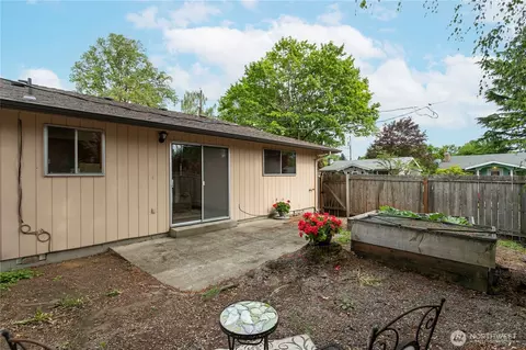 Exterior - 1900 E St, Vancouver, WA 98663 photo 7 of 17