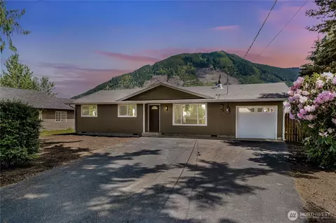 520 Commercial Ave, Darrington, WA 98241