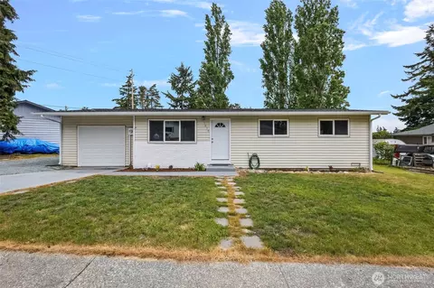 1070 NW Cathlamet Dr, Oak Harbor, WA 98277