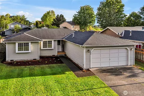 906 Olsen Pl, Enumclaw, WA 98022