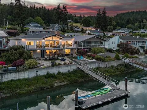 2240 Cove Dr, Oak Harbor, WA 98277
