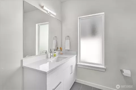 Bath - 8922 NE 173rd Pl #A, Bothell, WA 98011 photo 3 of 3