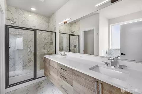 Bath - 8922 NE 173rd Pl #A, Bothell, WA 98011 photo 2 of 3