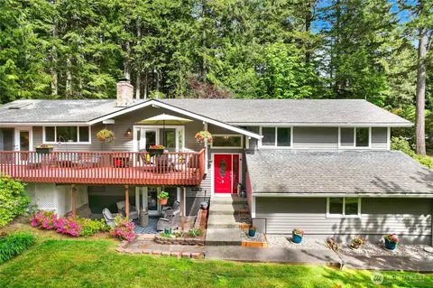 2995 SE Larksprings Ln, Port Orchard, WA 98366
