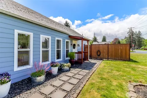 423 18th St SW, Puyallup, WA 98371