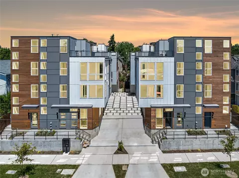 824 NW B Nw 52nd St, Seattle, WA 98107