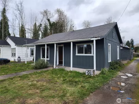 211 E Cherry St, Centralia, WA 98531