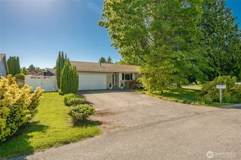 8459 Catalina Ct, Blaine, WA 98230