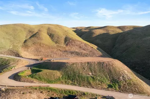 360 Diede Hills Ln, Wenatchee, WA 98801