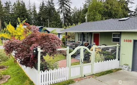 1403 Thomas St, Port Townsend, WA 98368