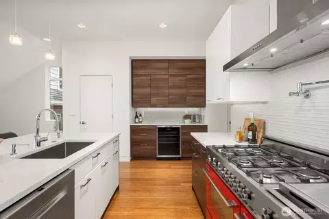 Kitchen - 2222 Broadway E, Seattle, WA 98102 photo 4 of 5
