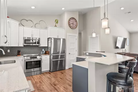 Kitchen - 3 Kingfisher Rd, Twisp, WA 98856 photo 1 of 4