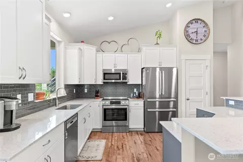 Kitchen - 3 Kingfisher Rd, Twisp, WA 98856 photo 3 of 4