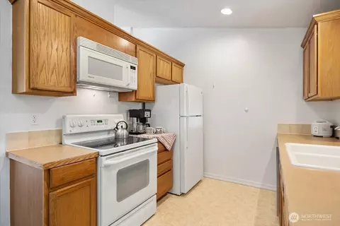 Kitchen - 5712 Ochoco Ln, Pasco, WA 99301 photo 1 of 2