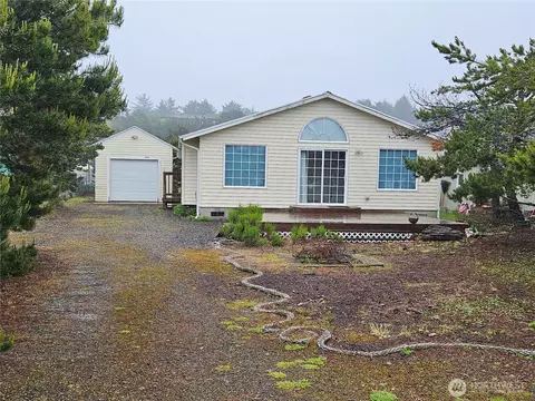 33406 H Pl, Ocean Park, WA 98640