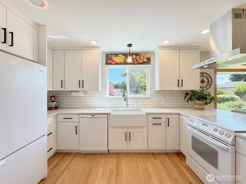 Kitchen - 22 E Bedinger Rd, Sequim, WA 98382 photo 2 of 4