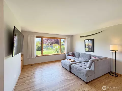 Living - 22 E Bedinger Rd, Sequim, WA 98382 photo 2 of 6