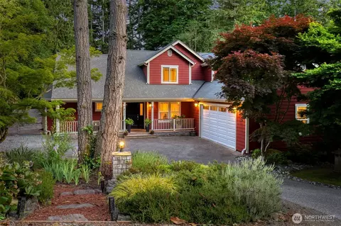 8277 New Holland Ct, Bainbridge Island, WA 98110