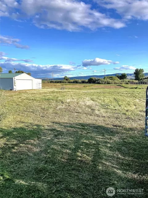 300 Wade Rd, Thorp, WA 98946