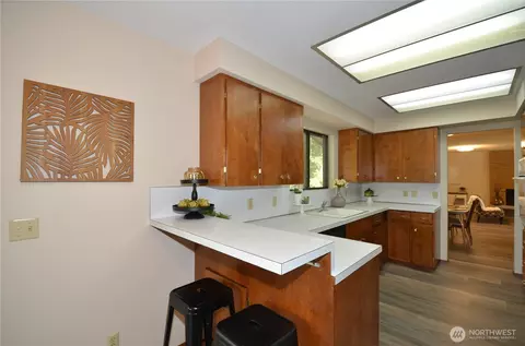 Kitchen - 18215 108th Ave NE, Bothell, WA 98011 photo 4 of 5