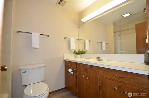 Bath - 18215 108th Ave NE, Bothell, WA 98011 photo 3 of 3