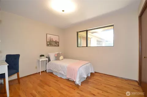 Bedroom - 18215 108th Ave NE, Bothell, WA 98011 photo 2 of 5