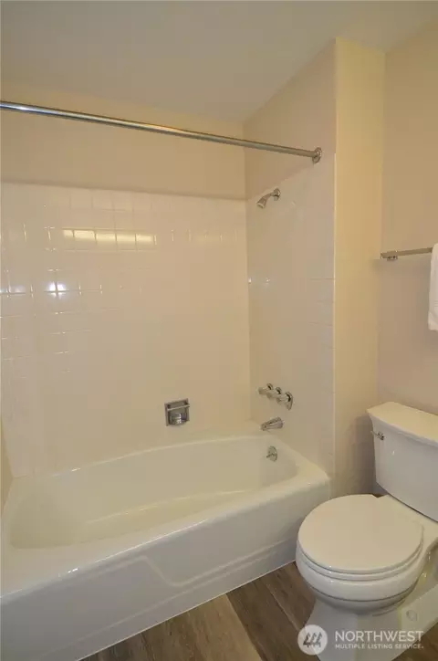 Bath - 18215 108th Ave NE, Bothell, WA 98011 photo 2 of 3