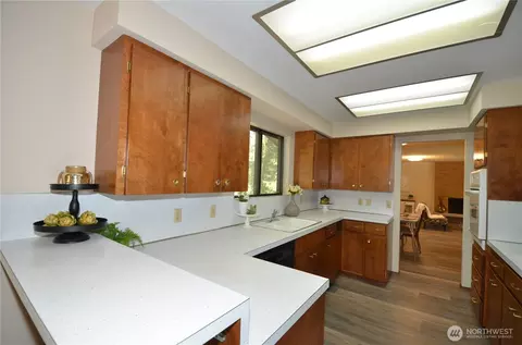 Kitchen - 18215 108th Ave NE, Bothell, WA 98011 photo 5 of 5