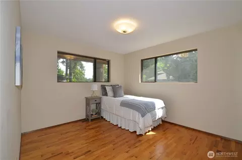Bedroom - 18215 108th Ave NE, Bothell, WA 98011 photo 4 of 5