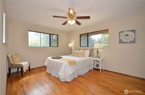Bedroom - 18215 108th Ave NE, Bothell, WA 98011 photo 1 of 5