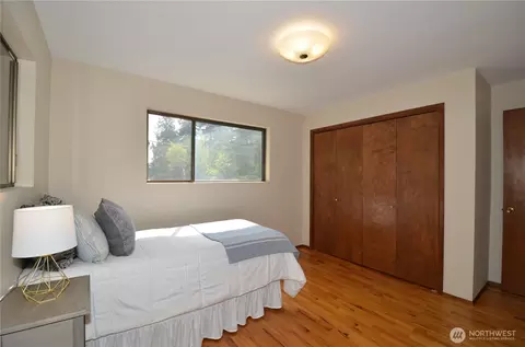 Bedroom - 18215 108th Ave NE, Bothell, WA 98011 photo 5 of 5