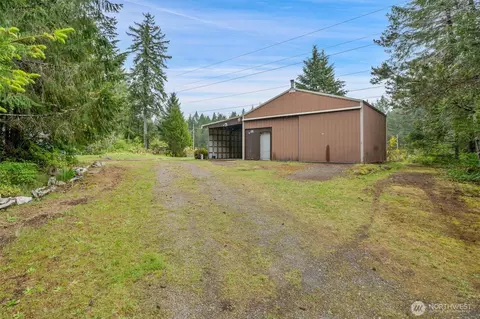 31 N Silver Ln S, Hoodsport, WA 98548