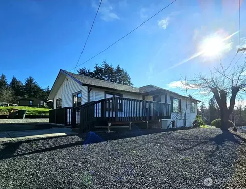 2914 Columbia Heights Rd, Longview, WA 98632