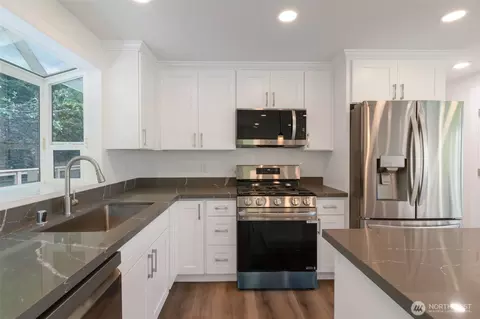 Kitchen - 2015 172nd Pl SE, Bothell, WA 98012 photo 2 of 2