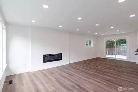 Living - 2015 172nd Pl SE, Bothell, WA 98012 photo 6 of 10