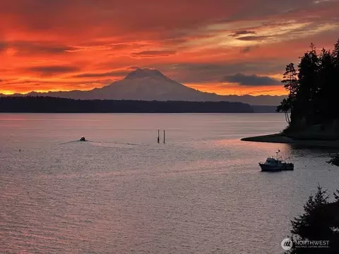 9348 Lohrer Ln NE, Olympia, WA 98516