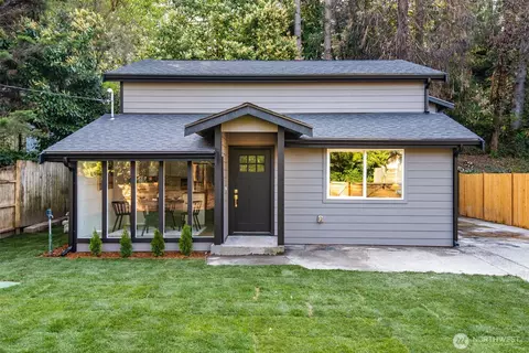 3718 W Arsenal Way, Bremerton, WA 98312