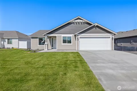 214 N Lessor Loop, Moses Lake, WA 98837