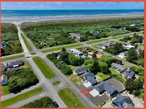 172 Pacific Blvd NW, Ocean Shores, WA 98569