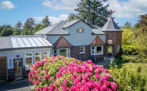 902 S Sunset Dr, Tacoma, WA 98465