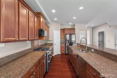 Kitchen - 317 Phoenix Ave SW, Orting, WA 98360 photo 2 of 4