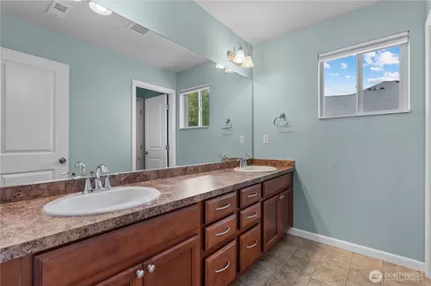 Bath - 317 Phoenix Ave SW, Orting, WA 98360 photo 4 of 4