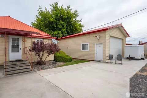 301 E Chelan St, Coulee City, WA 99115